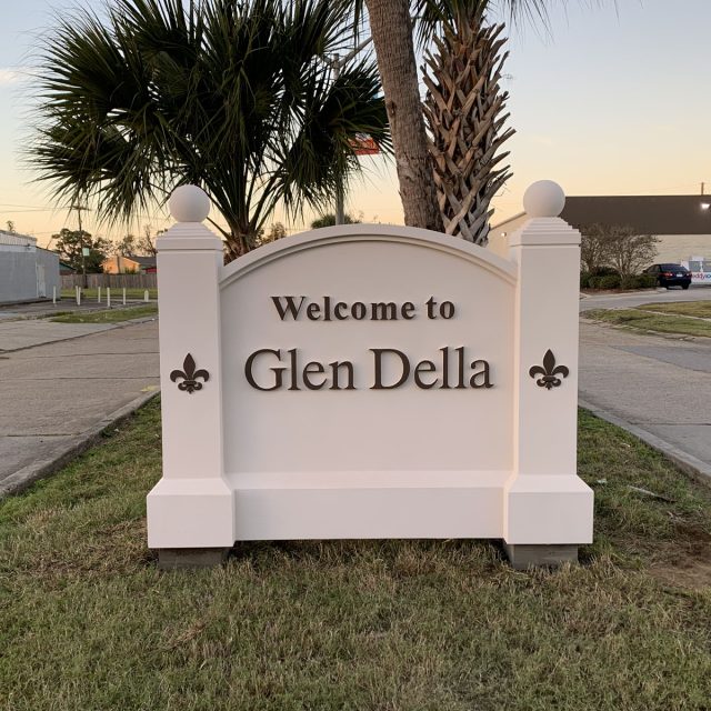 Glen Della Monument Sign