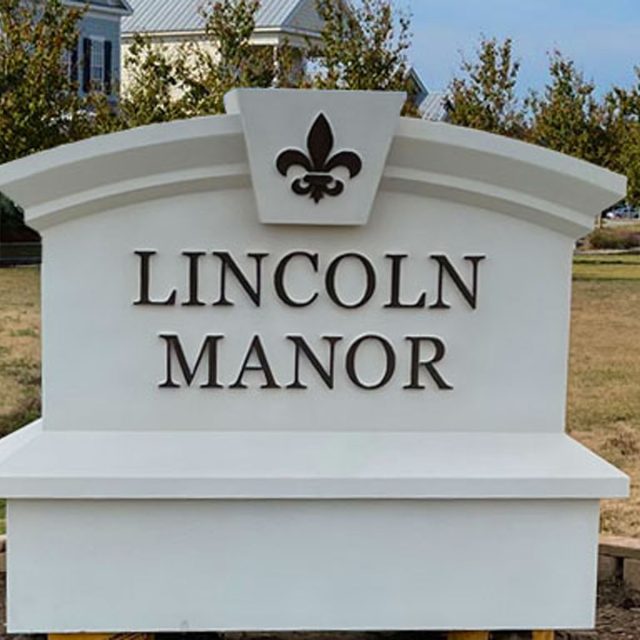 Lincoln Manor Monument